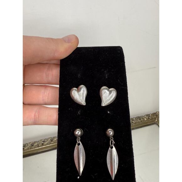 Set of three Silver Tone Vintage Earrings, Silver Heart Studs, Leave Drop Earrin - Picture 6 of 10